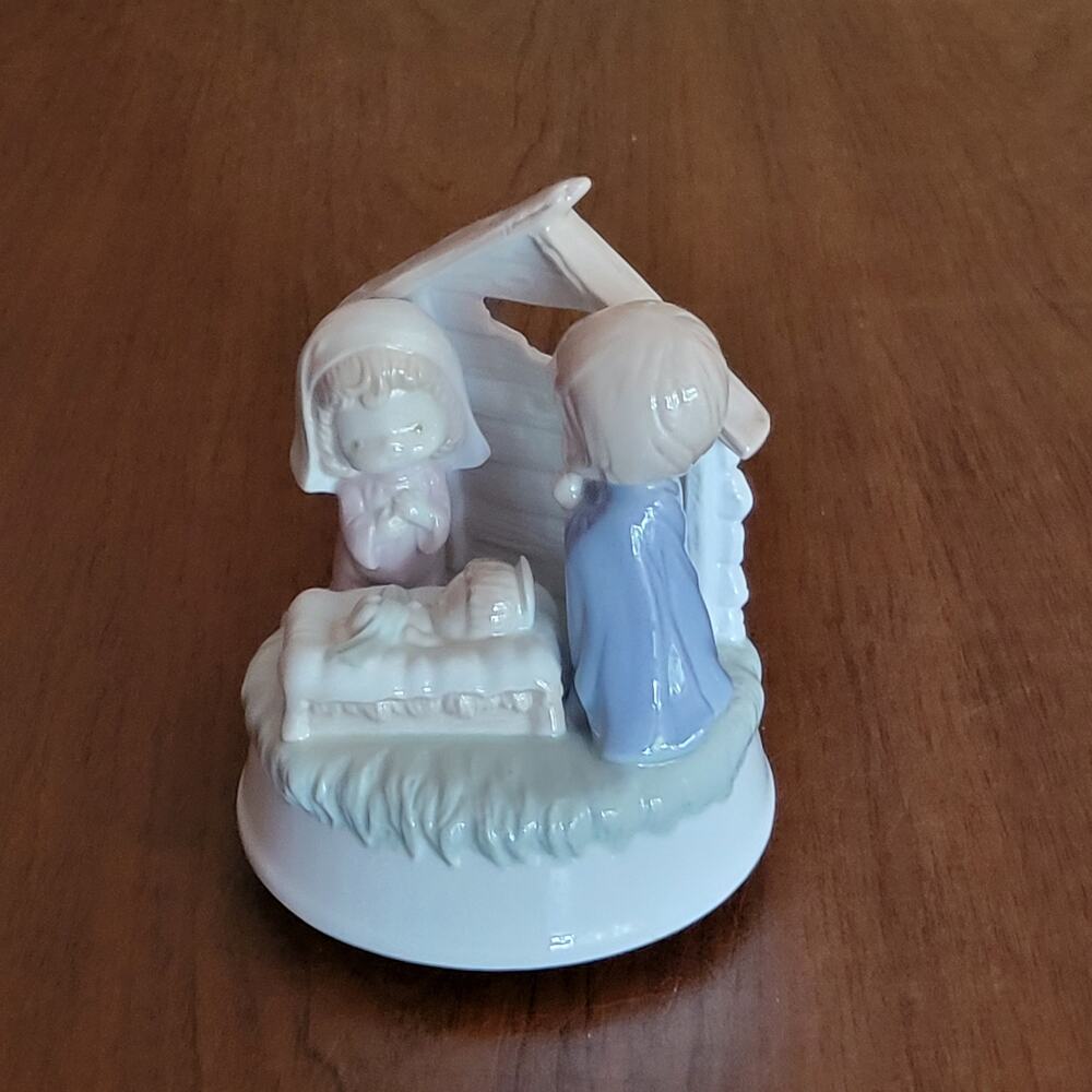 Vintage Roman Rotating Music Box Figurine Christmas Nativity Made in Japan